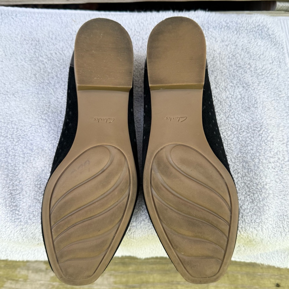 Clarks Black Suede Juliet Hayes Loafer Perforated Diamond Rubber Sole Size 8.5 M - Picture 10 of 15